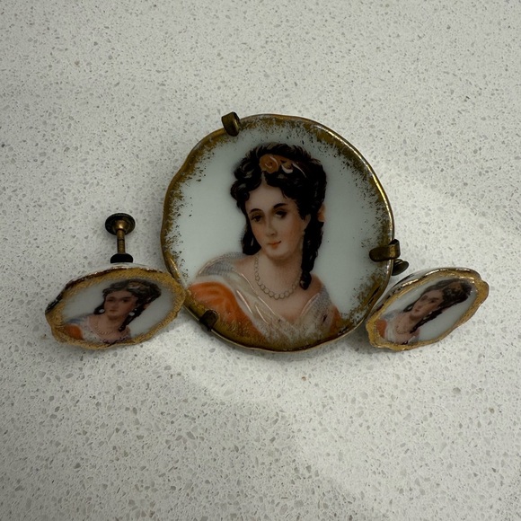Vintage Limoges Porcelain Hand Painted Brooch and Screwback Earrings Set 1940s - Picture 4 of 14